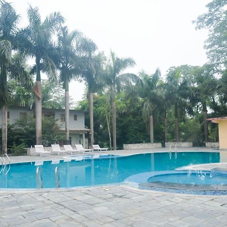 Chitwan Paradise Hotel Sauraha Eksteriør billede