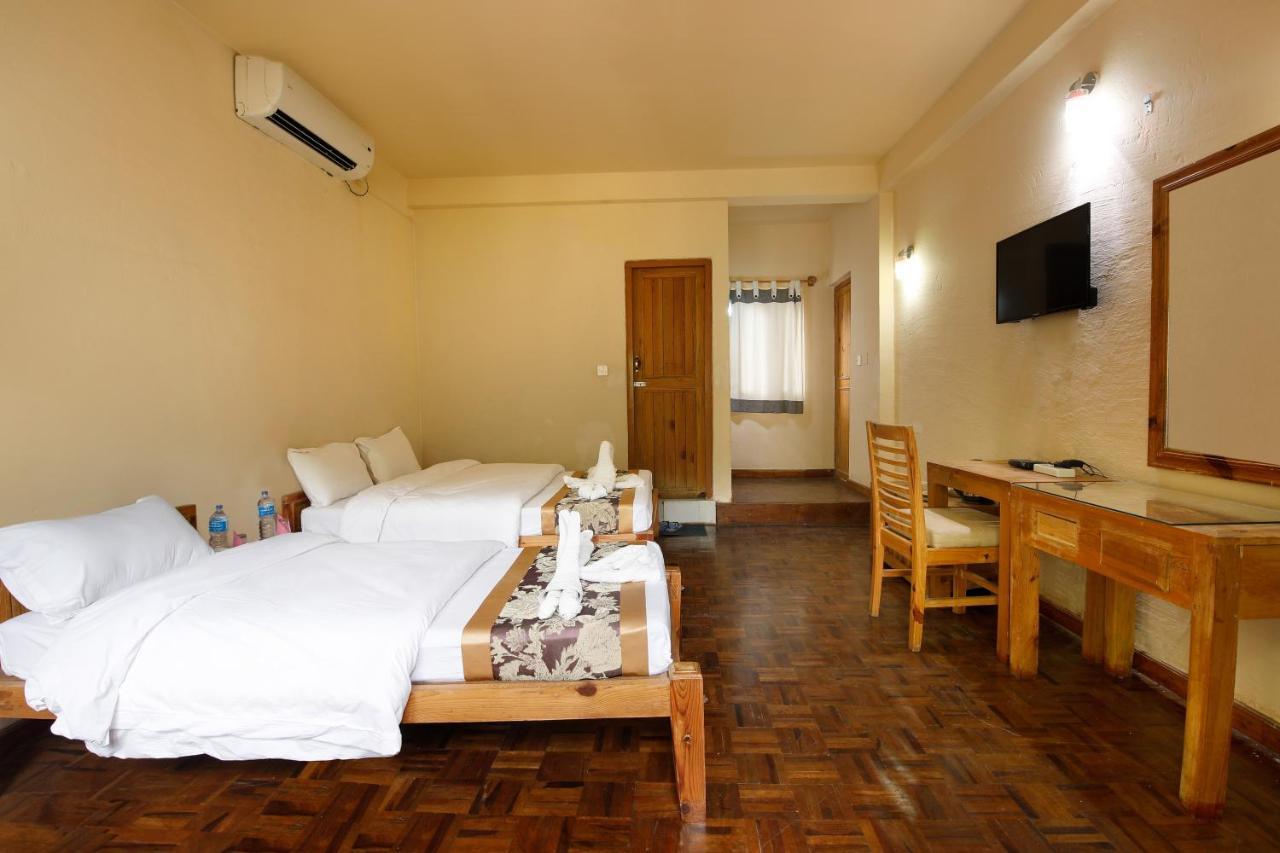 Chitwan Paradise Hotel Sauraha Eksteriør billede