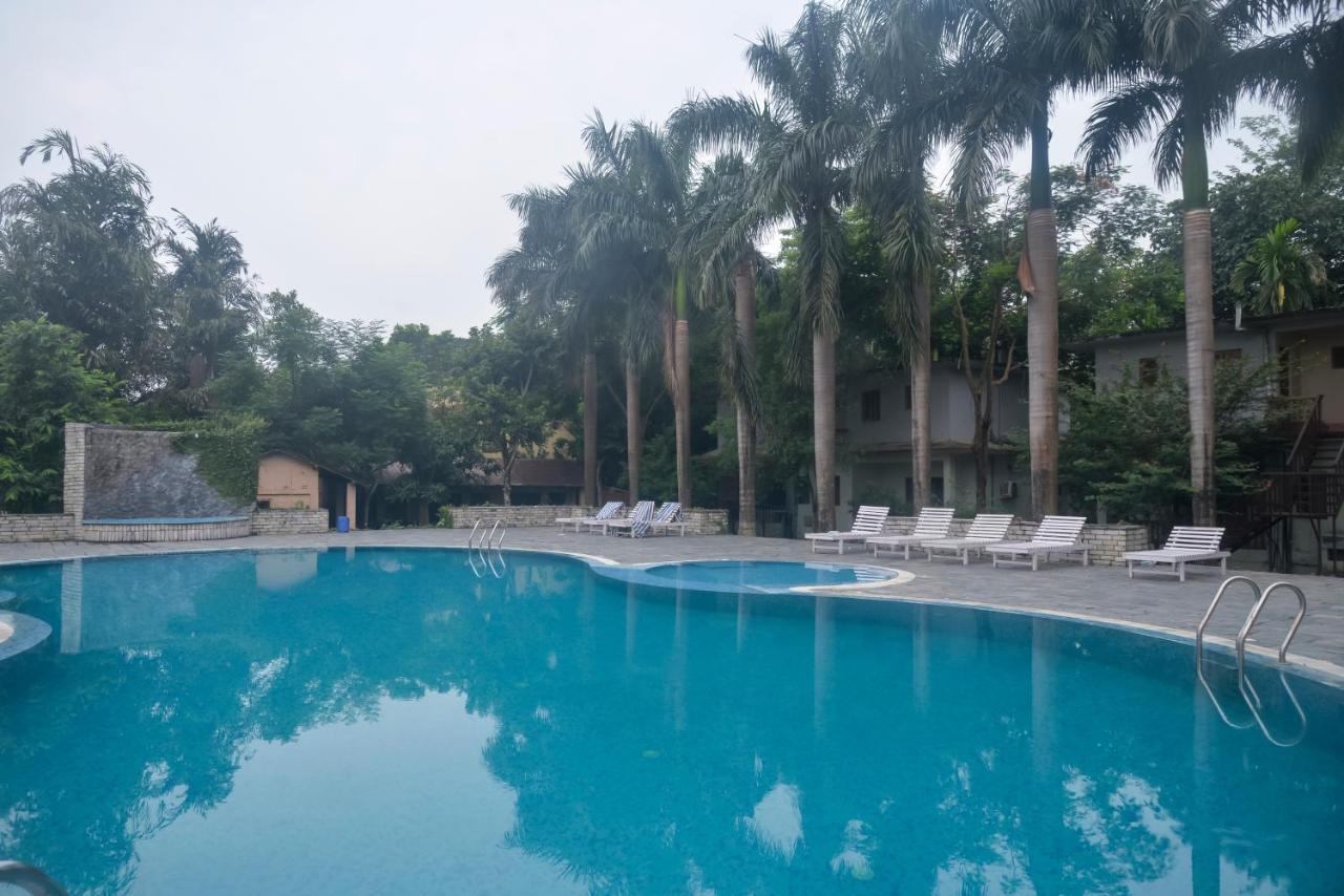 Chitwan Paradise Hotel Sauraha Eksteriør billede