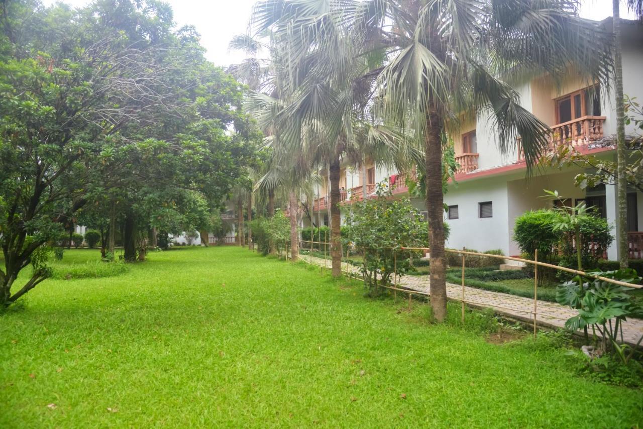 Chitwan Paradise Hotel Sauraha Eksteriør billede