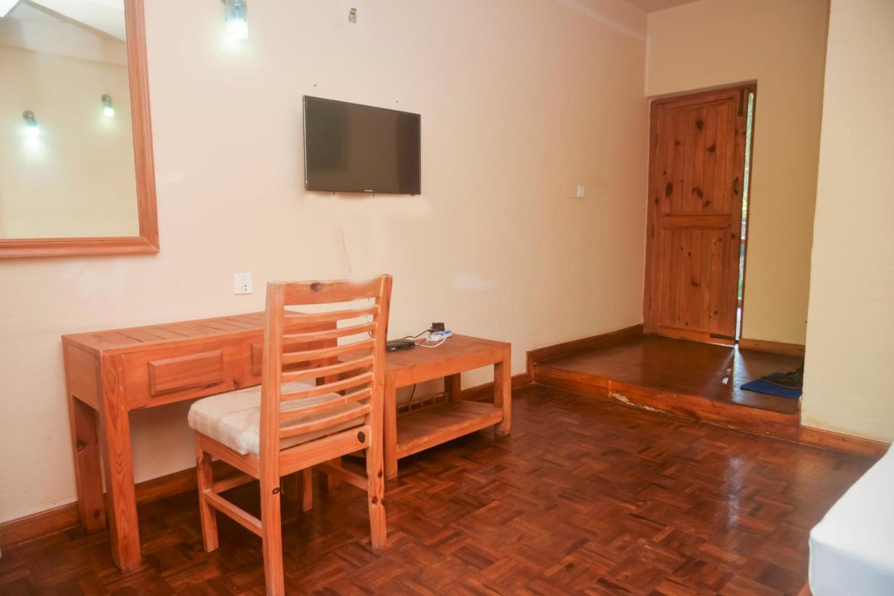 Chitwan Paradise Hotel Sauraha Eksteriør billede