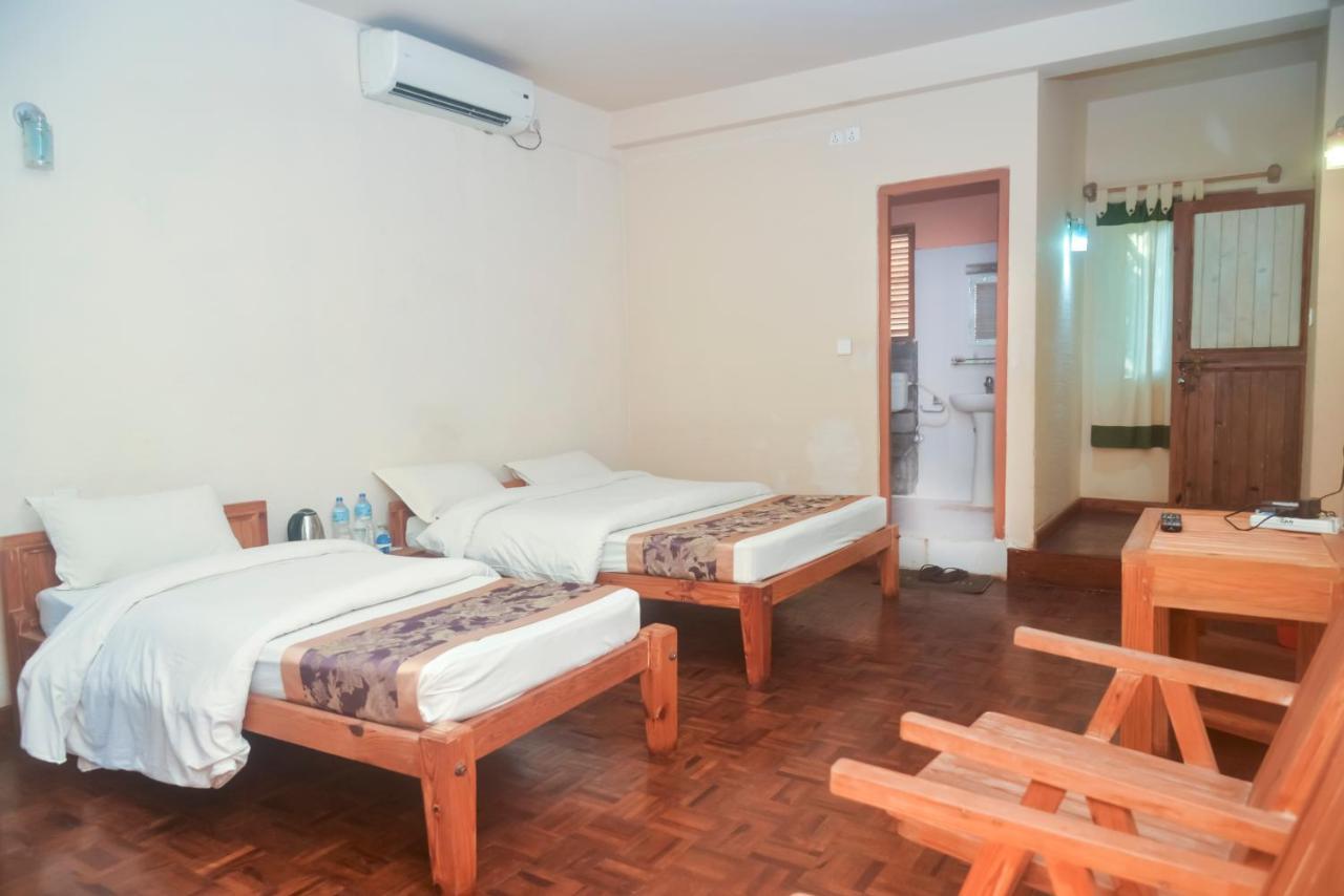 Chitwan Paradise Hotel Sauraha Eksteriør billede
