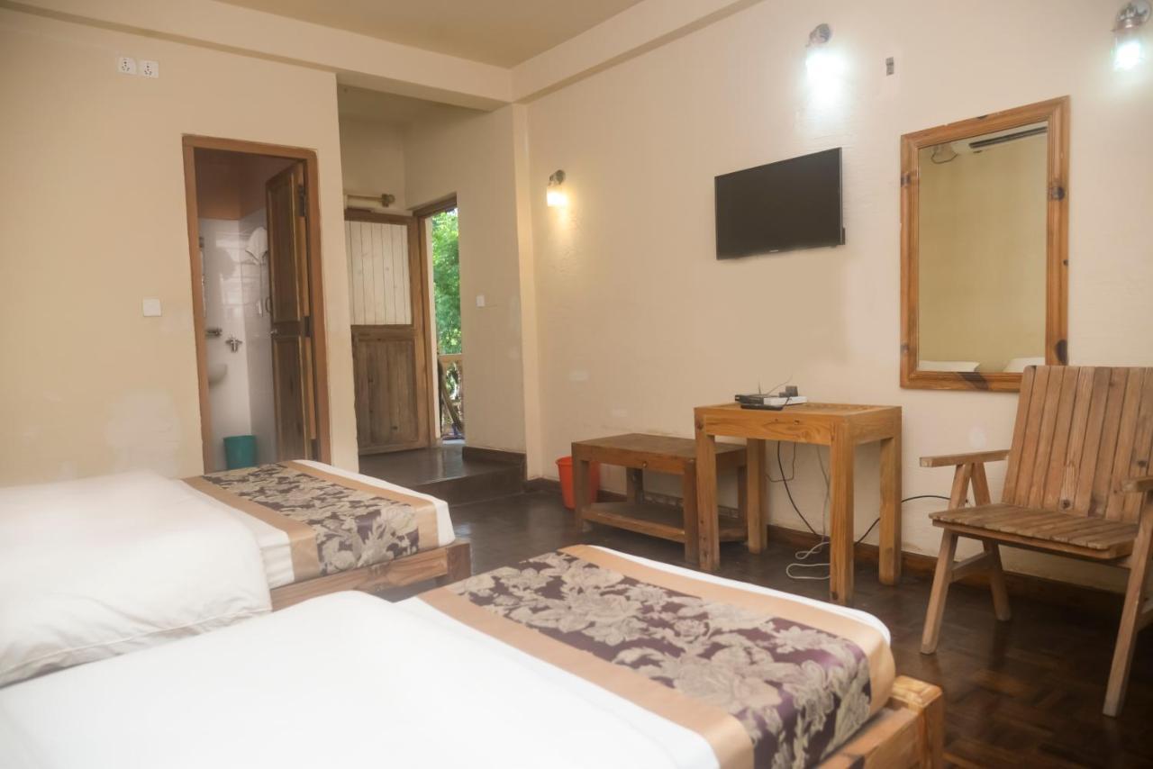 Chitwan Paradise Hotel Sauraha Eksteriør billede