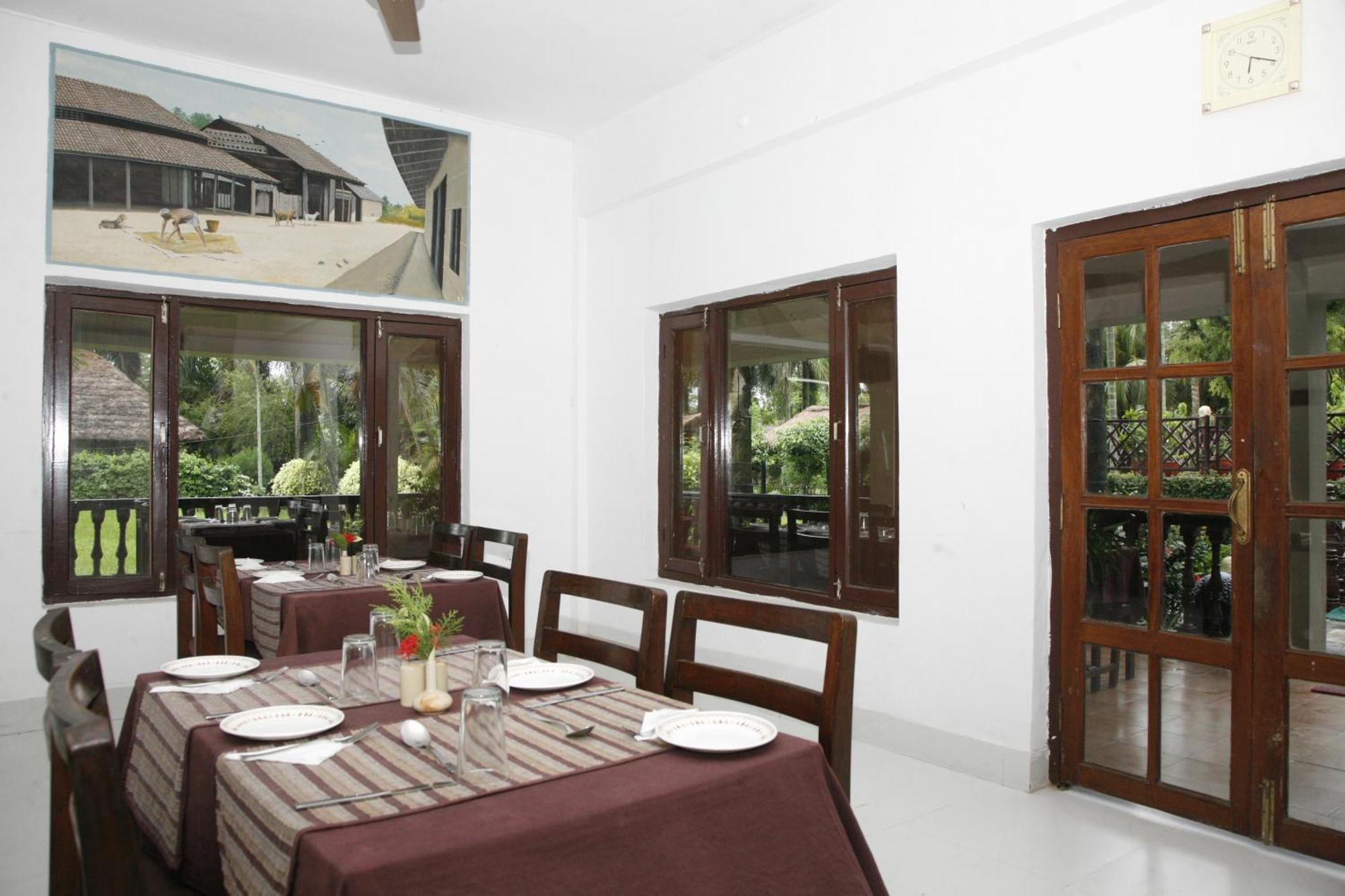 Chitwan Paradise Hotel Sauraha Eksteriør billede