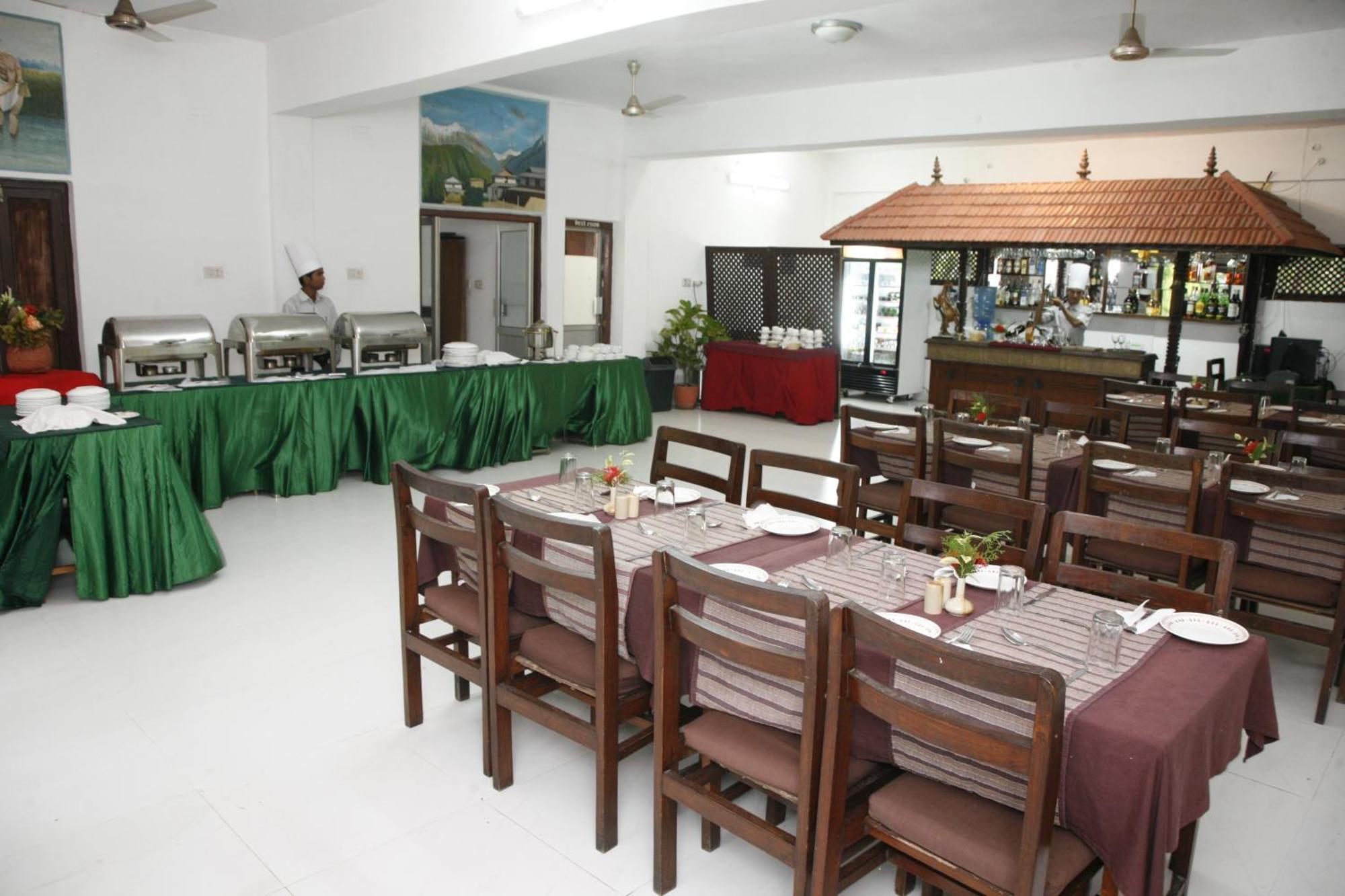 Chitwan Paradise Hotel Sauraha Eksteriør billede