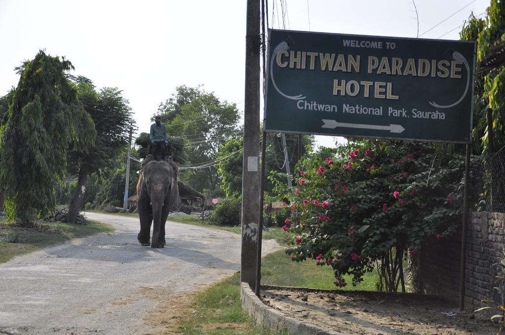 Chitwan Paradise Hotel Sauraha Eksteriør billede