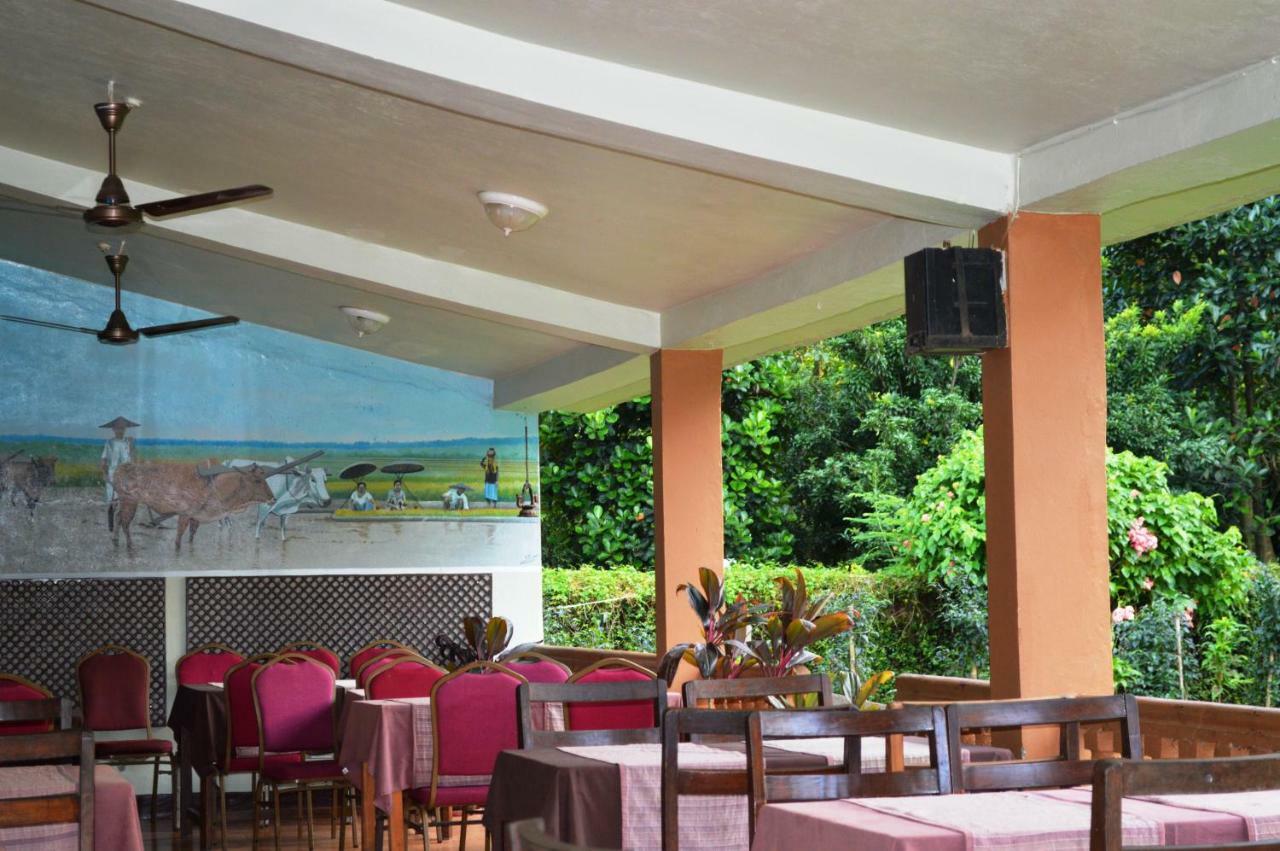 Chitwan Paradise Hotel Sauraha Eksteriør billede