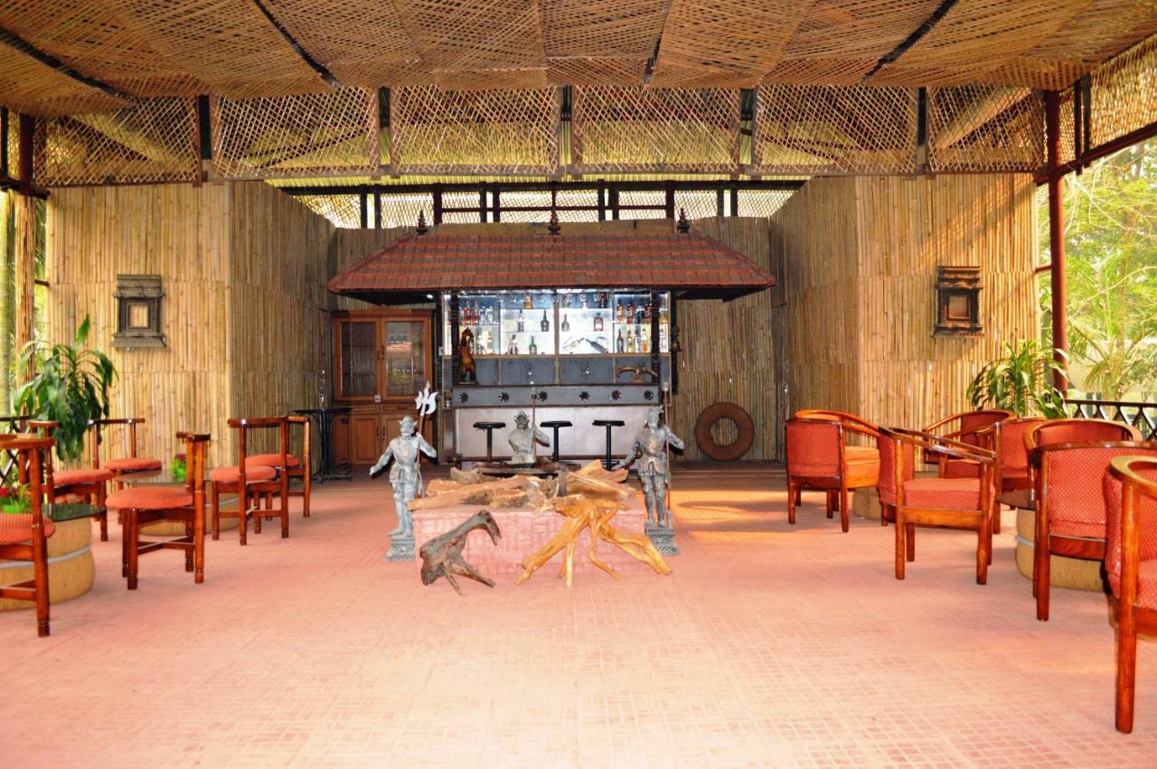 Chitwan Paradise Hotel Sauraha Eksteriør billede