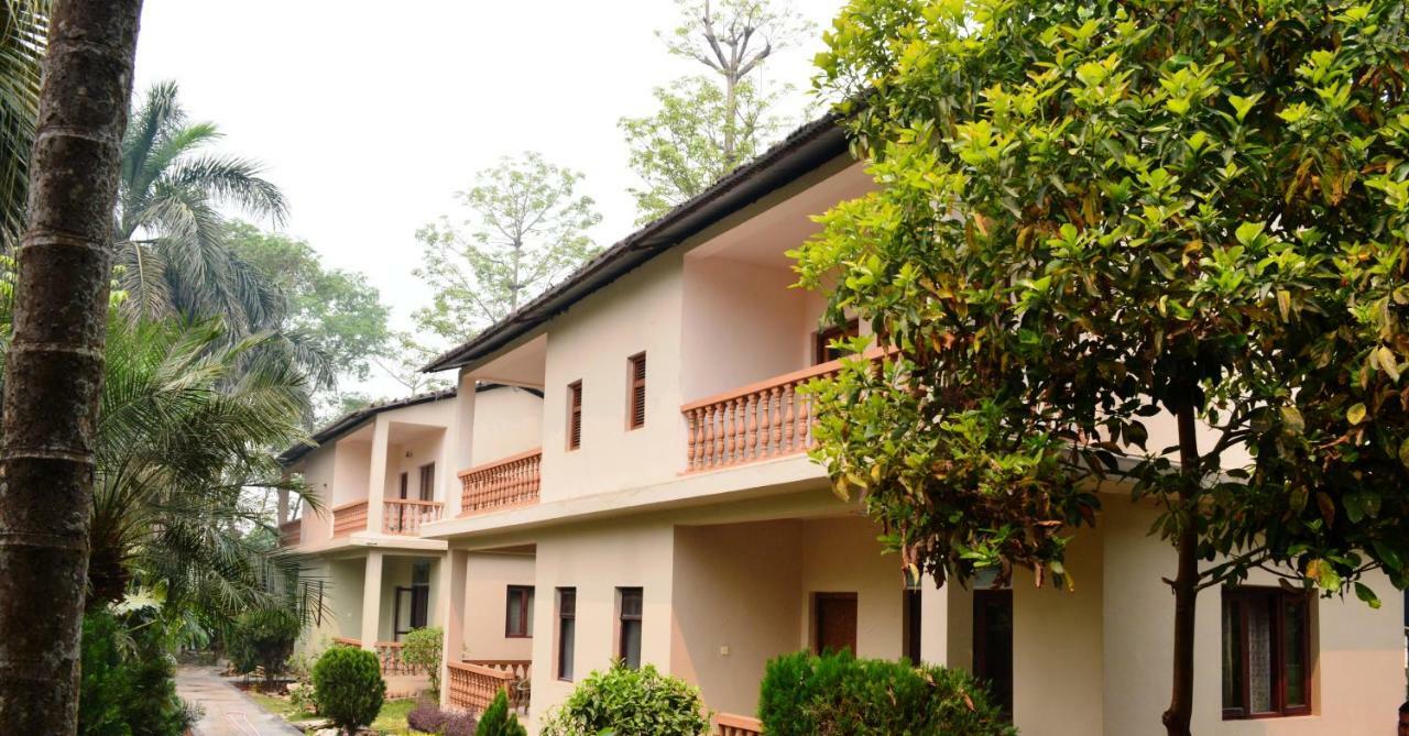 Chitwan Paradise Hotel Sauraha Eksteriør billede