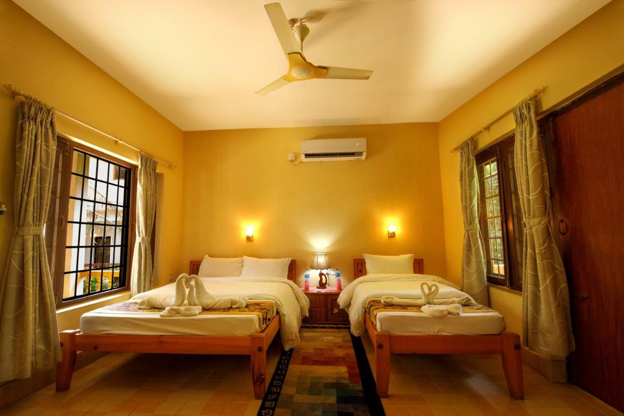 Chitwan Paradise Hotel Sauraha Eksteriør billede